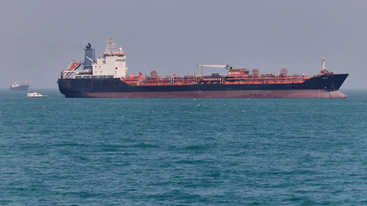 Ein Öltanker liegt am Samstag, 2. Mai 2026, in der Straße von Hormuz vor Bandar Abbas, Iran, vor Anker +++ dpa-Bildfunk +++