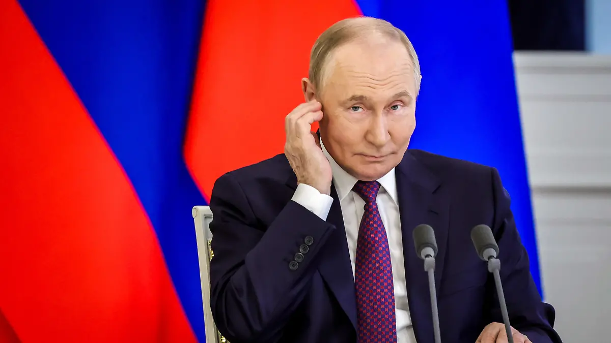 Russia. Moscow. Russian President Vladimir Putin during a meeting in the Kremlin with Lao President Thonglong Sisulit.