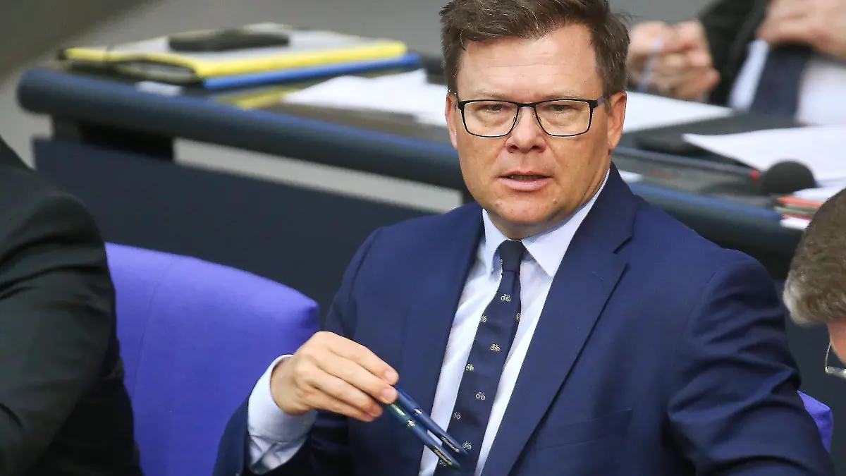 Berlin, Deutschland: Deutscher Bundestag: 72. Bundestagssitzung: Bundesminister für Umwelt, Klimaschutz, Naturschutz und nukleare Sicherheit Carsten Schneider (SPD)