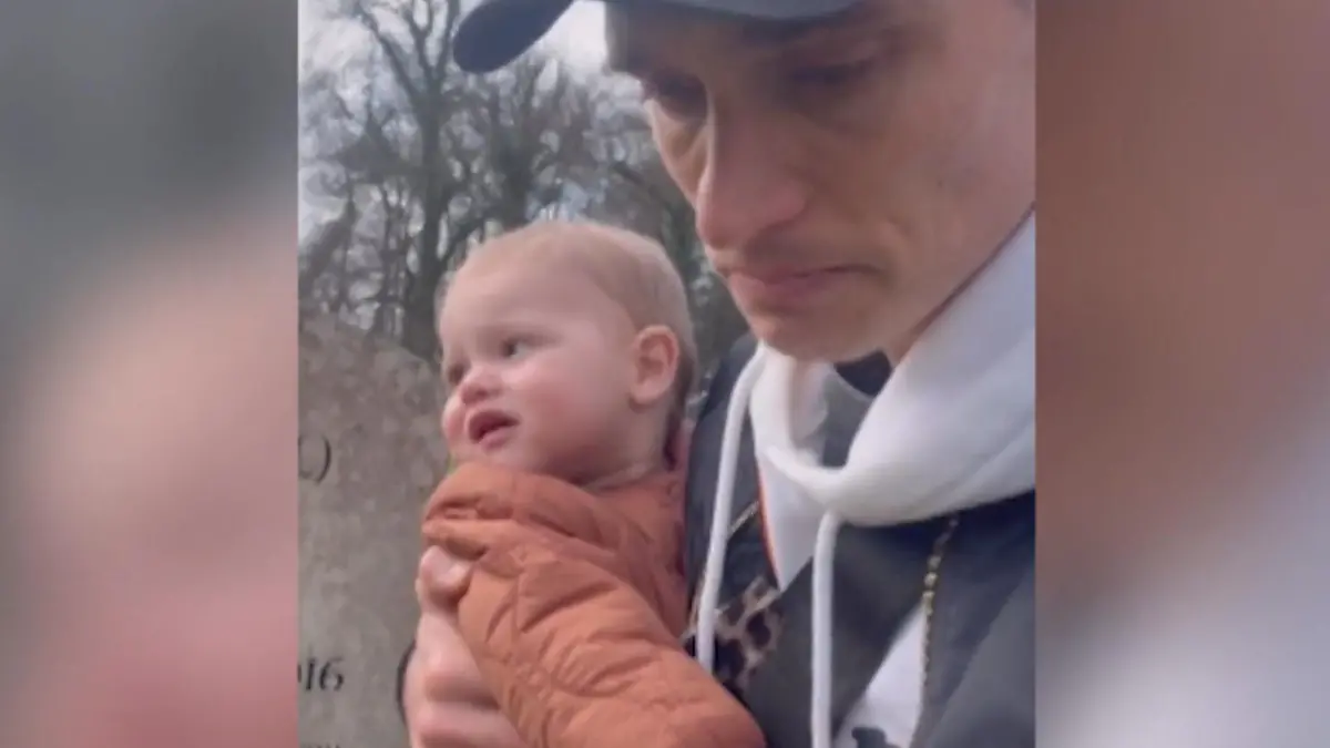 Vor Heiratsantrag muss Scott auf den Friedhof – DAS ist der Grund! Video-Botschaft vom Grab