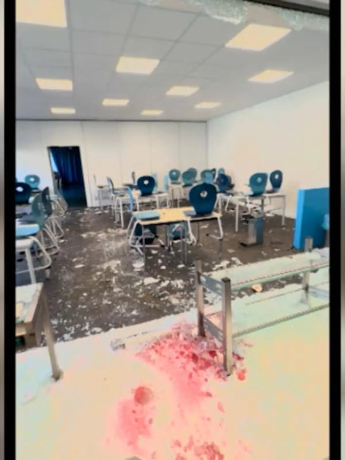 Bild zu: "Vandalismus an Grundschule: Zwei Kinder richten enormen Schaden an"