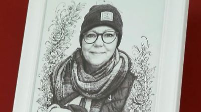 Reerdigung: Monika wurde nach ihrem Tod zu Blumenerde