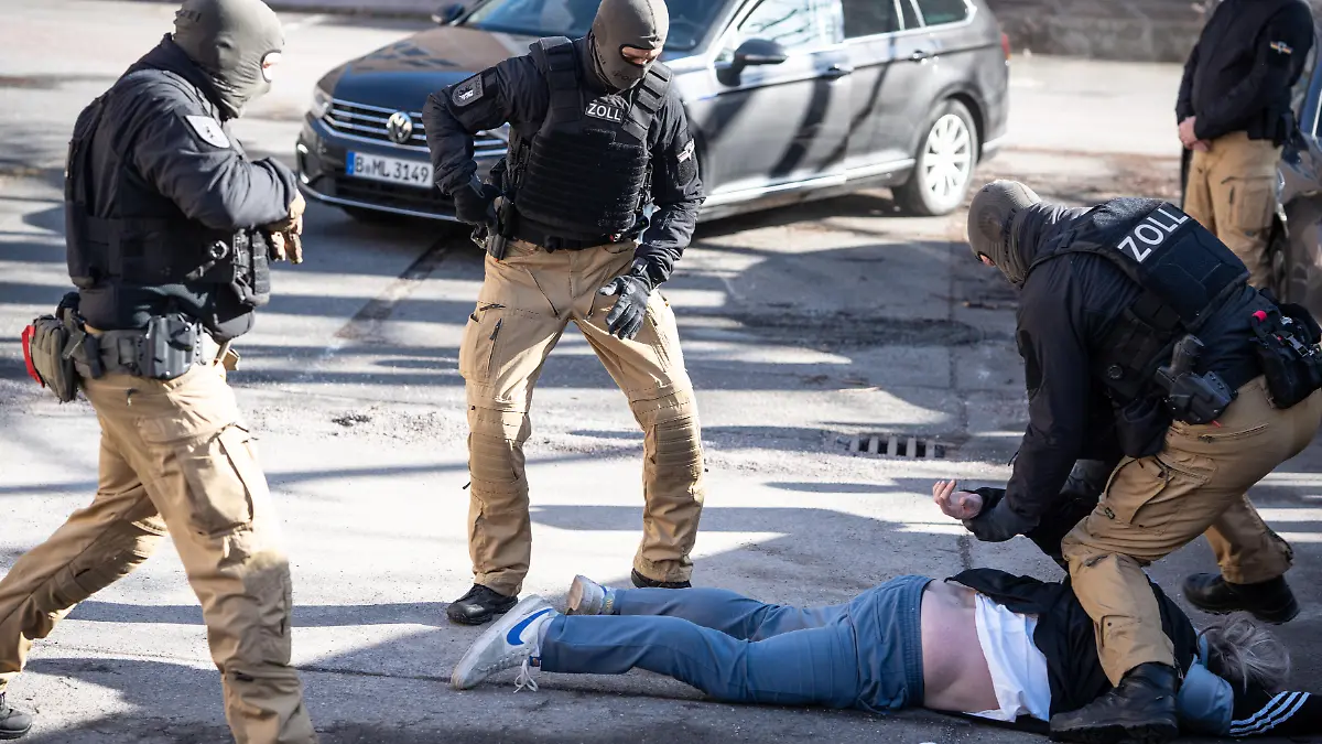 Vorführung Zentrale Unterstützungsgruppe Zoll  ZUZ  Spezialeinheit des deutschen Zolls beim Zollkriminalamt, vergleichbar mit einem SEK und der GSG 9