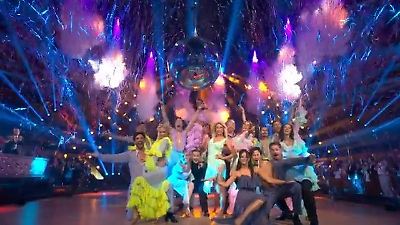 Bild von Profitänzer läuten die „Magic Moments“ ein