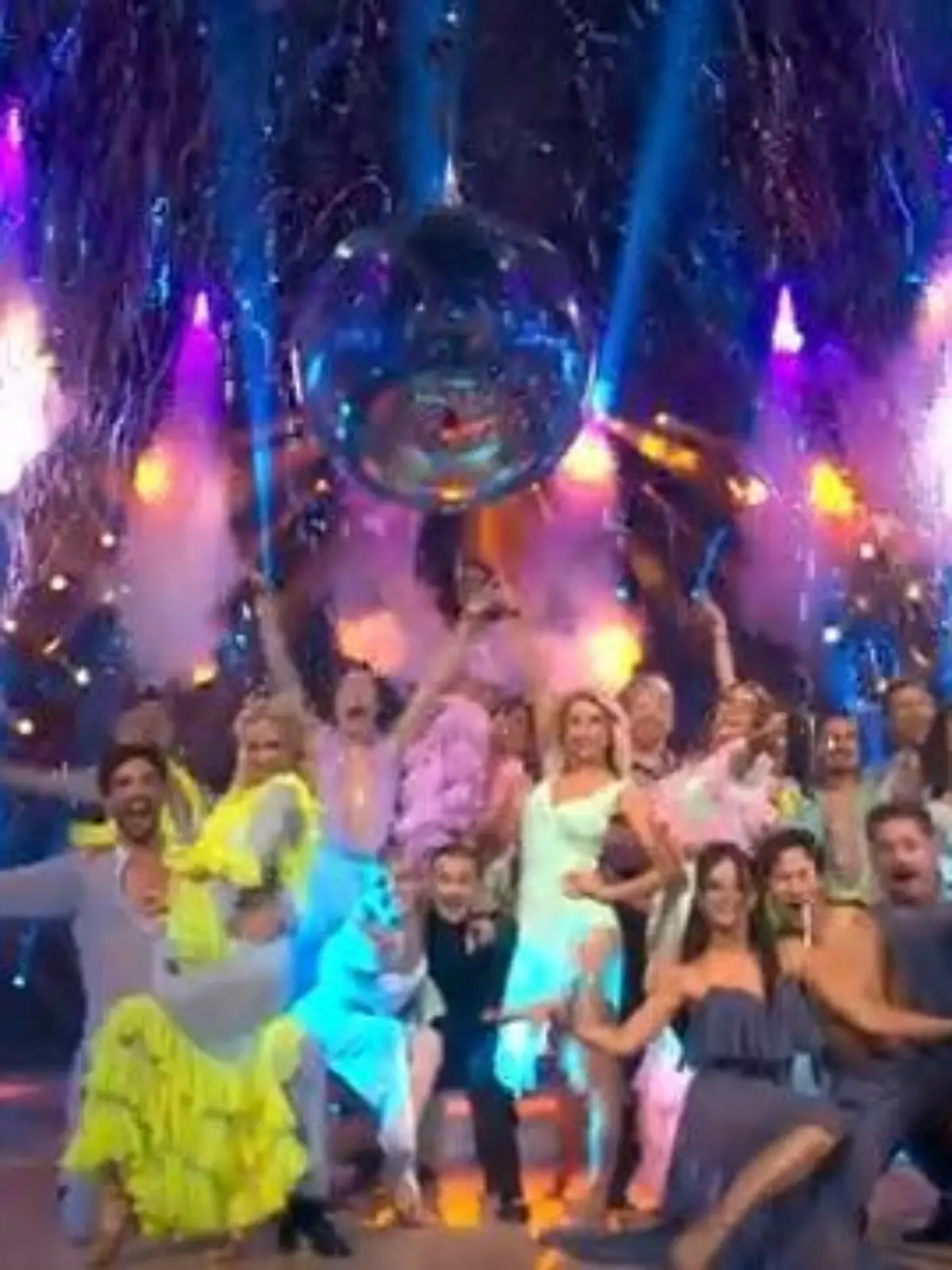 Bild zu: "Profitänzer läuten die „Magic Moments“ ein"