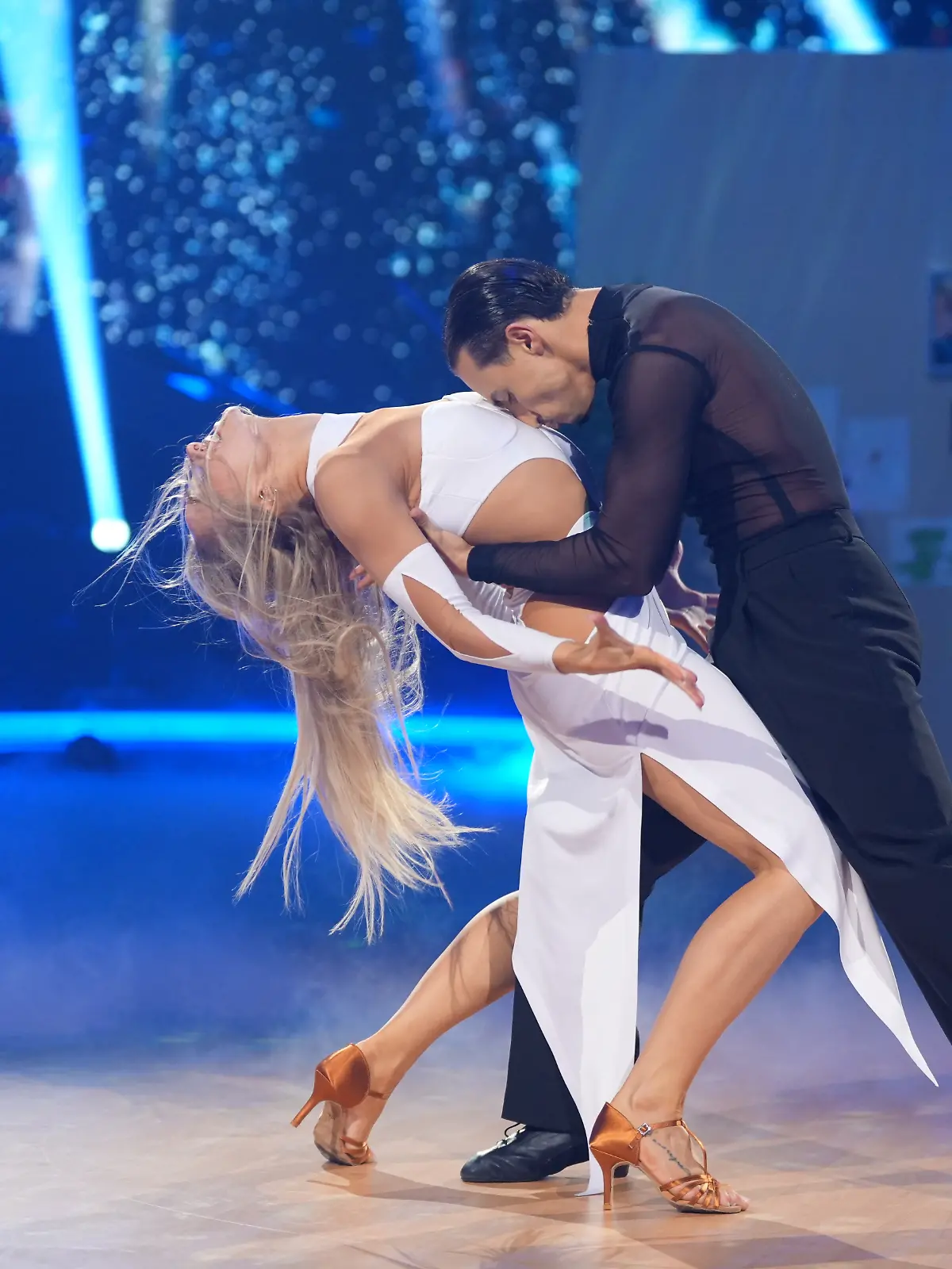 Milano und Marta Arndt mit ihrem „Magic Moment” in Show 9 von „Let’s Dance”. 