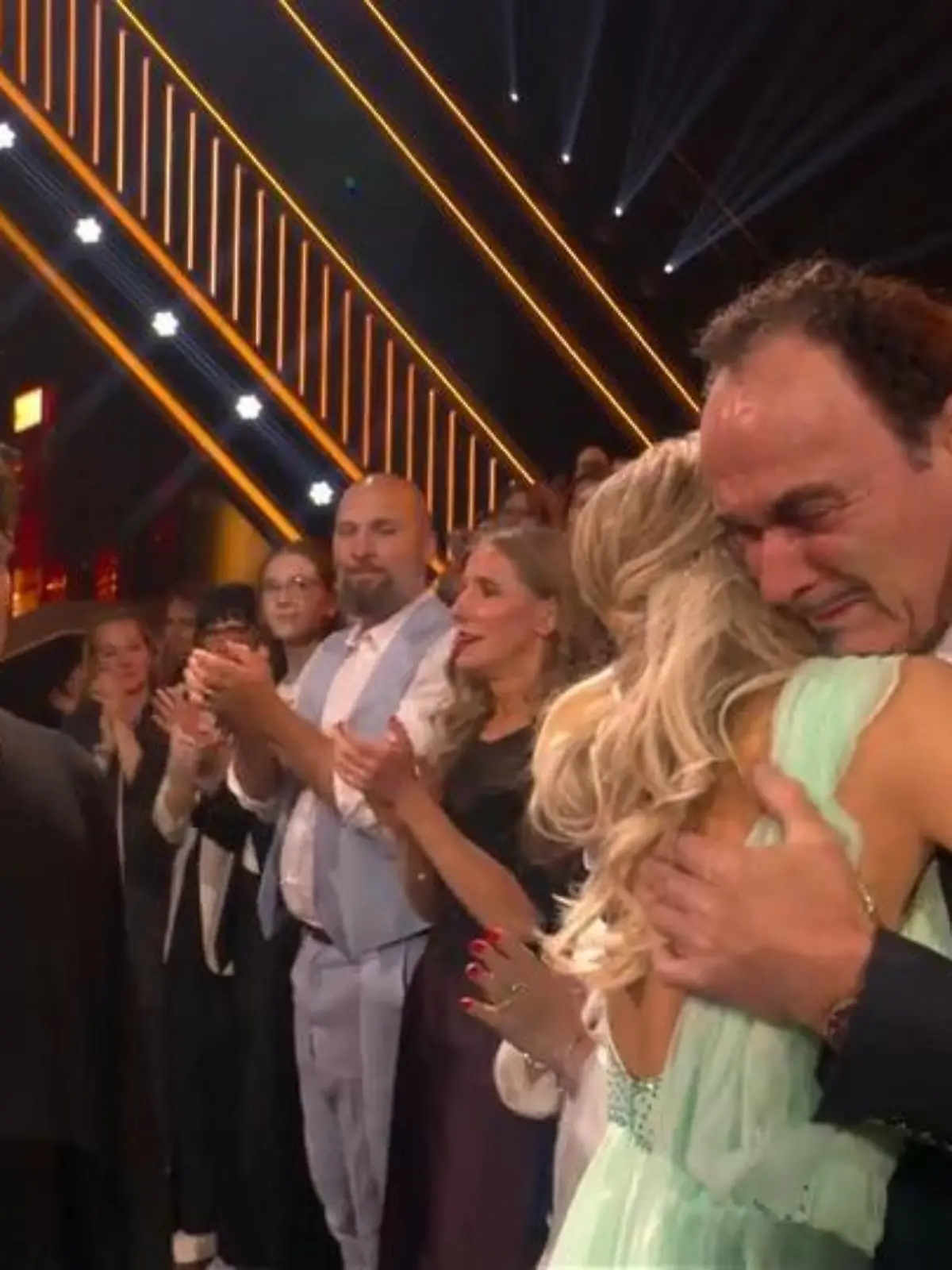 Bild zu: "„Let’s Dance”-Star Anna-Carina Woitschack widmet ihren „Magic Moment” ihrem Vater"