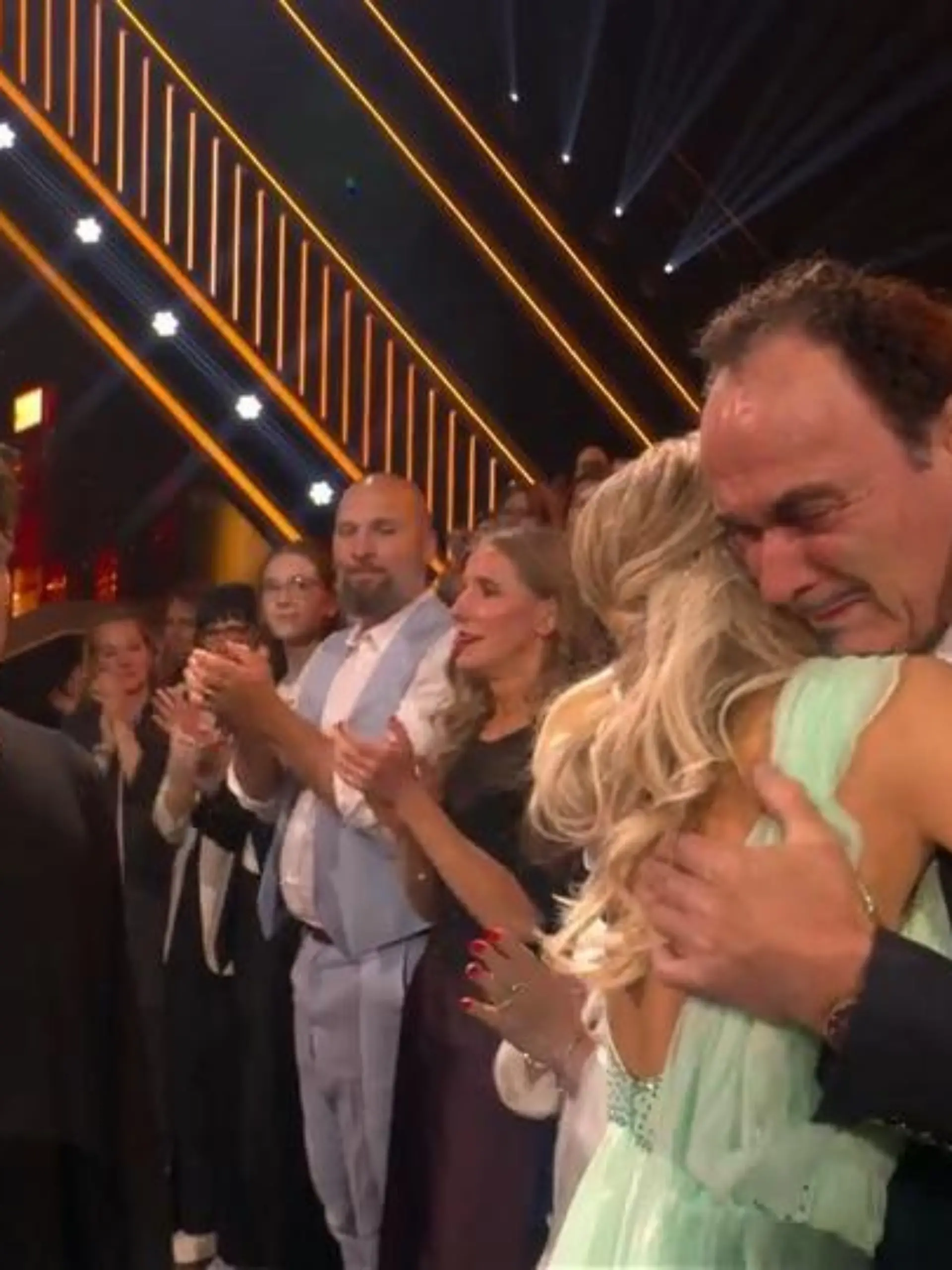 Bild zu: "„Let’s Dance”-Star Anna-Carina Woitschack widmet ihren „Magic Moment” ihrem Vater"