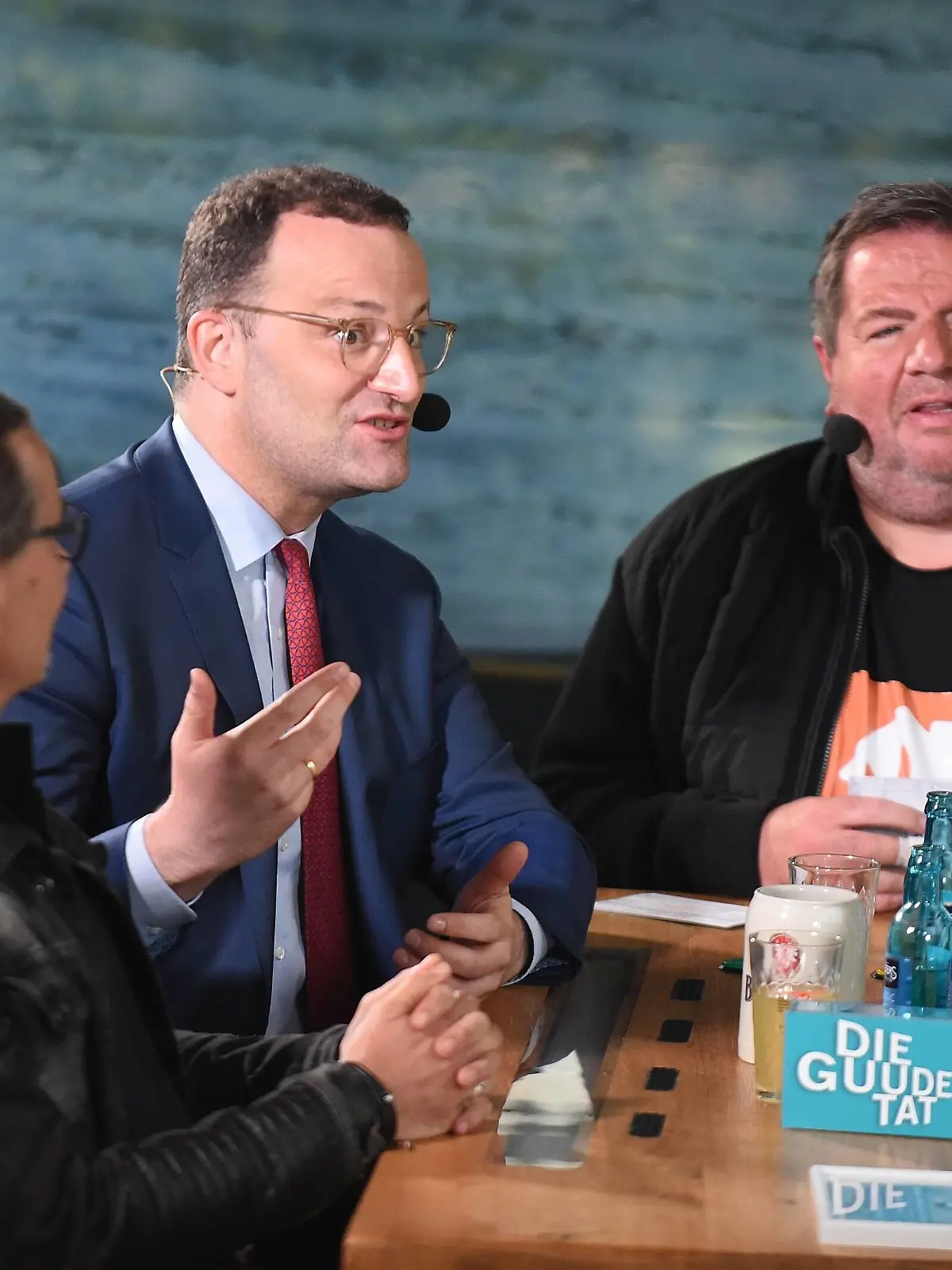  13.07.2021 Frankfurt am Main, Lohrbergschänke Talkshow Bembel und Gebabbel Bundesgesundheitsminister JENS SPAHN, und Gastgeber Bernd Reisig emspor, DFL regulations prohibit any use of photographs as image sequences and/or quasi-video *** 13 07 2021 Frankfurt am Main, Lohrbergschänke Talkshow Bembel und Gebabbel Federal Minister of Health JENS SPAHN, and host Bernd Reisig emspor, DFL regulations prohibit any use of photographs as image sequences and or quasi video HP