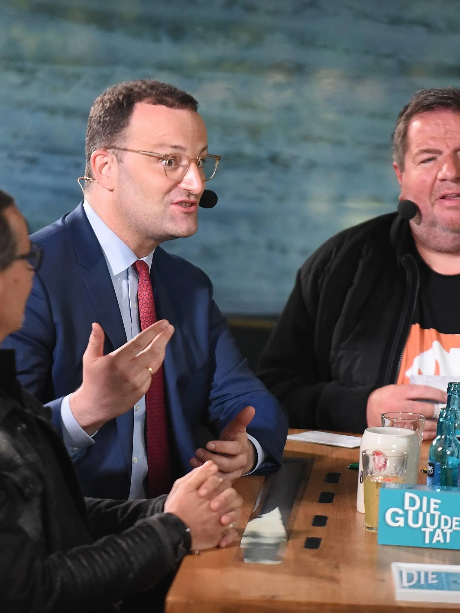  13.07.2021 Frankfurt am Main, Lohrbergschänke Talkshow Bembel und Gebabbel Bundesgesundheitsminister JENS SPAHN, und Gastgeber Bernd Reisig emspor, DFL regulations prohibit any use of photographs as image sequences and/or quasi-video *** 13 07 2021 Frankfurt am Main, Lohrbergschänke Talkshow Bembel und Gebabbel Federal Minister of Health JENS SPAHN, and host Bernd Reisig emspor, DFL regulations prohibit any use of photographs as image sequences and or quasi video HP