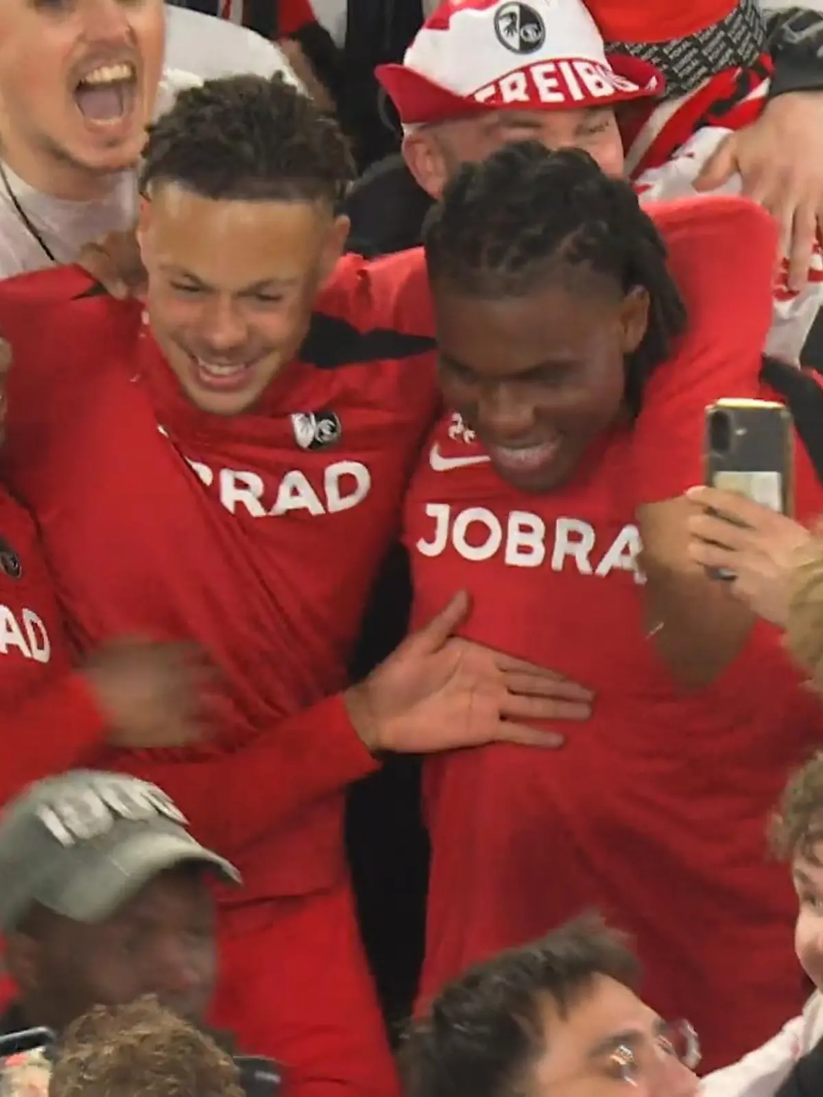 Bild zu: "Freiburg feiert Europa-Traum! SO schoss sich der SC ins Finale"