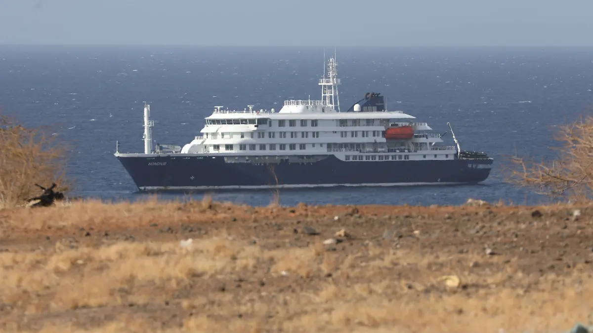 260504 -- PRAIA, May 4, 2026 -- The Dutch cruise ship Hondius remains offshore in Cape Verde on May 4, 2026. Cape Verde authorities have offered medical help and banned the Dutch cruise vessel Hondius from docking at the port of Praia over public health concerns, as a respiratory disease outbreak was detected on board. Photo by /Xinhua CAPE VERDE-PRAIA-DUTCH CRUISE SHIP-HEALTH CONCERNS EltonxMonteiro PUBLICATIONxNOTxINxCHN