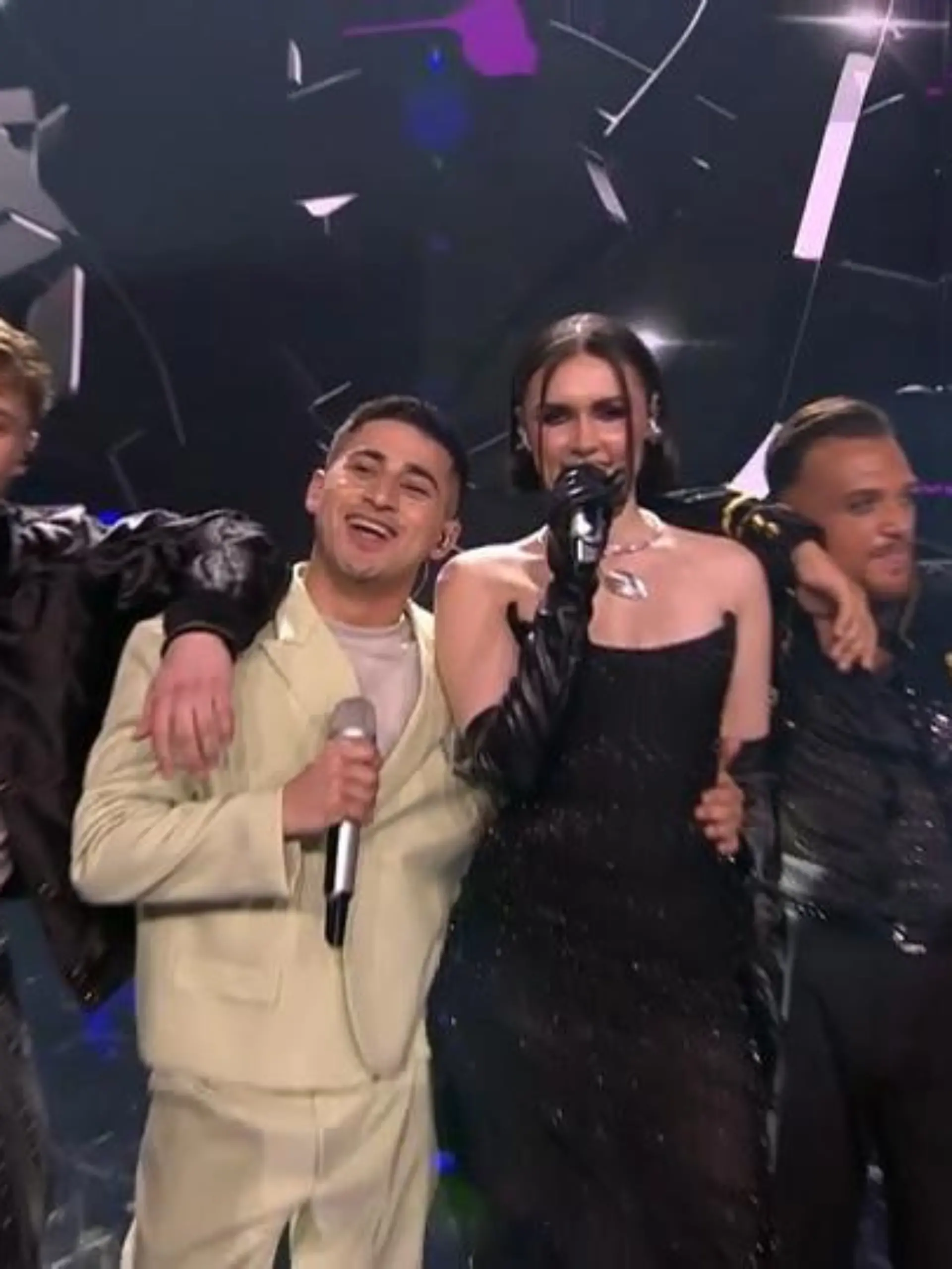 Bild zu: "Opening-Hammer! Unsere Finalisten läuten den großen DSDS-Abend ein"