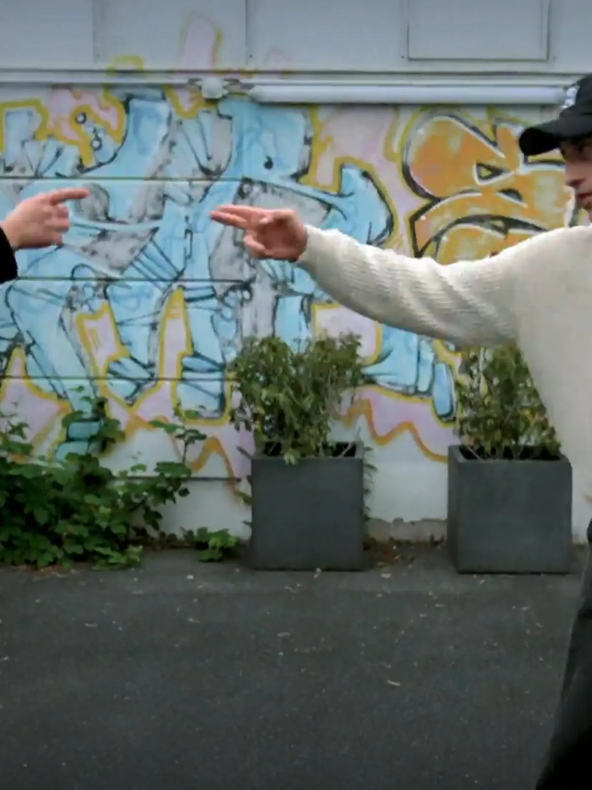 Bild zu: "Es geht direkt heftig los: Paco und Abii im Showdown"