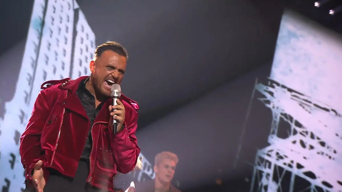 Trotz Bühnenpanne: Menowin startet furios mit seinem Finalsong von 2010 "Billie Jean"