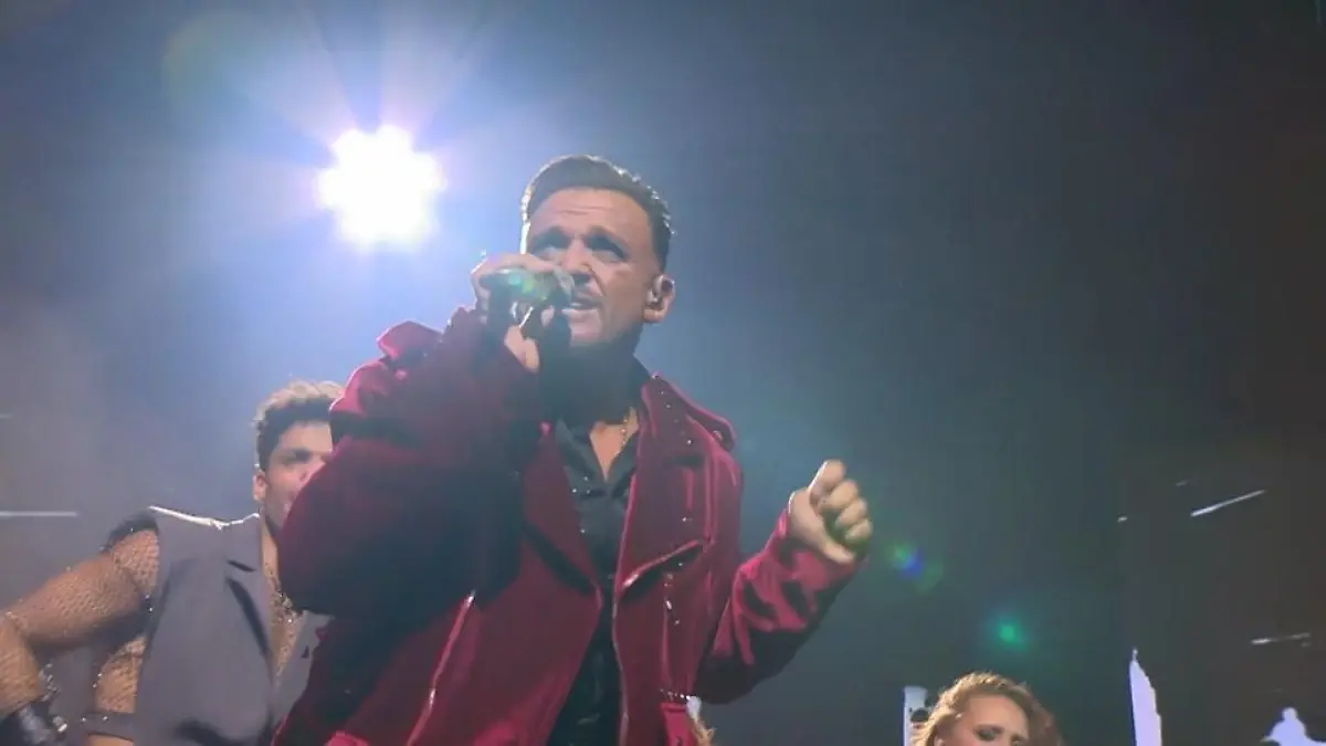 Menowin Fröhlich zieht trotzdem durch Kleine Panne im DSDS-Finale