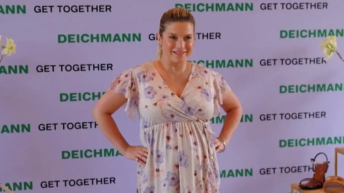 Schwangere Jeanette Biedermann hat noch Auftritte geplant Zum ersten Mal mit Babybauch