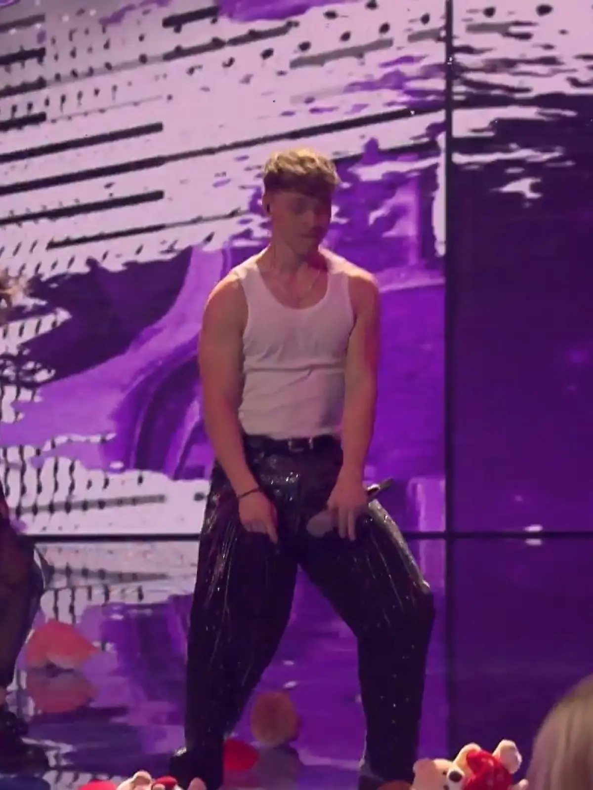 Bild zu: "Tyrell Hagedor holt bei seiner Final-Performance zu „Photograph” seine Tanzmoves raus!"