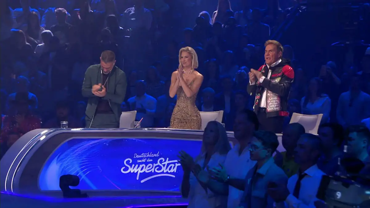 Begeisterung pur! Die Jury steht geschlossen auf für Menowin Dieter Bohlens Favorit