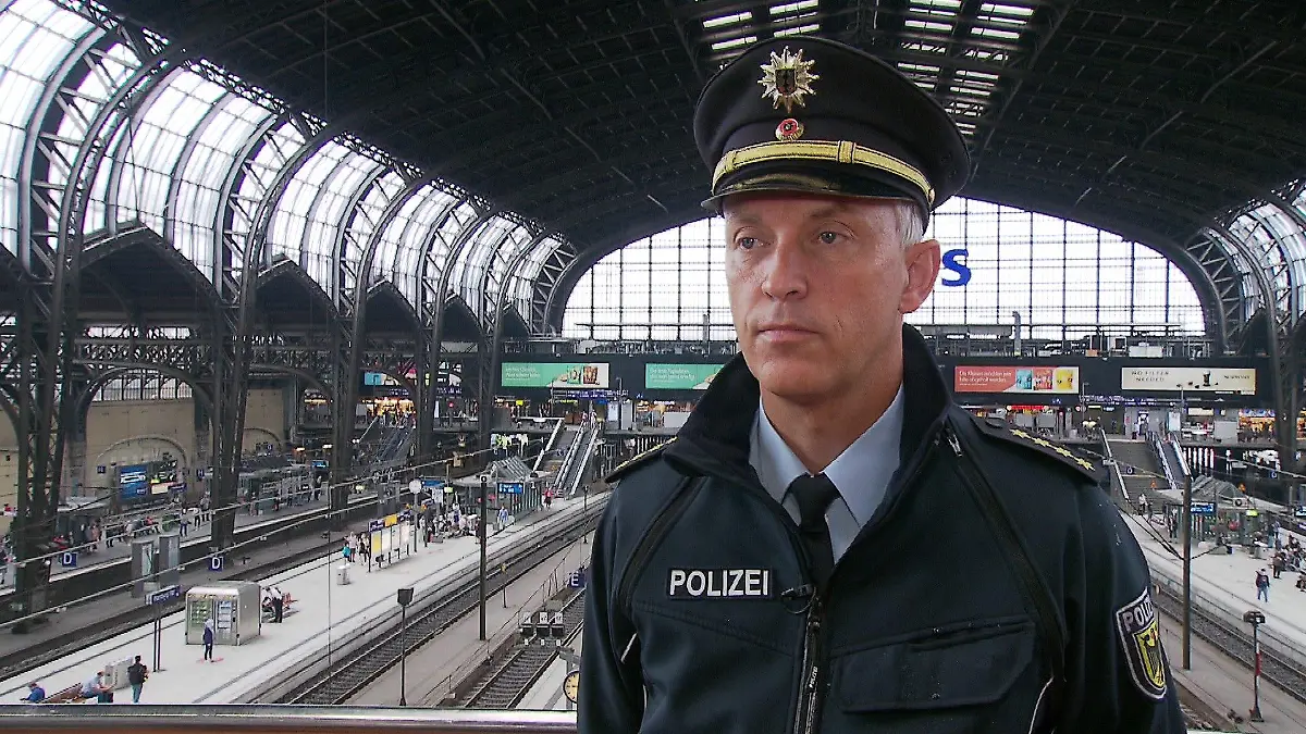 Polizeidirektor Michael Schuol im RTL Nord-Interview