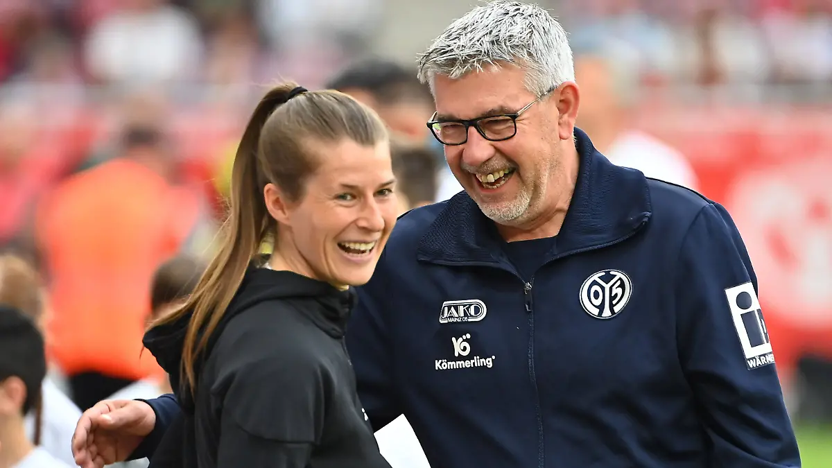 Marie Louise ETA Trainerin Union Berlin mit Trainer Urs FISCHER 1.FSV Mainz 05. Fussball 1. Bundesliga Saison 2025/2026, 33.Spieltag, Spieltag33 1.FSV Mainz 05 - 1.FC Union Berlin am 10.05.2026 MEWA ARENA. *** Marie Louise ETA Coach Union Berlin with Coach Urs FISCHER 1 FSV Mainz 05 Football 1 Bundesliga Season 2025 2026, 33 Matchday, Matchday33 1 FSV Mainz 05 1 FC Union Berlin on 10 05 2026 MEWA ARENA