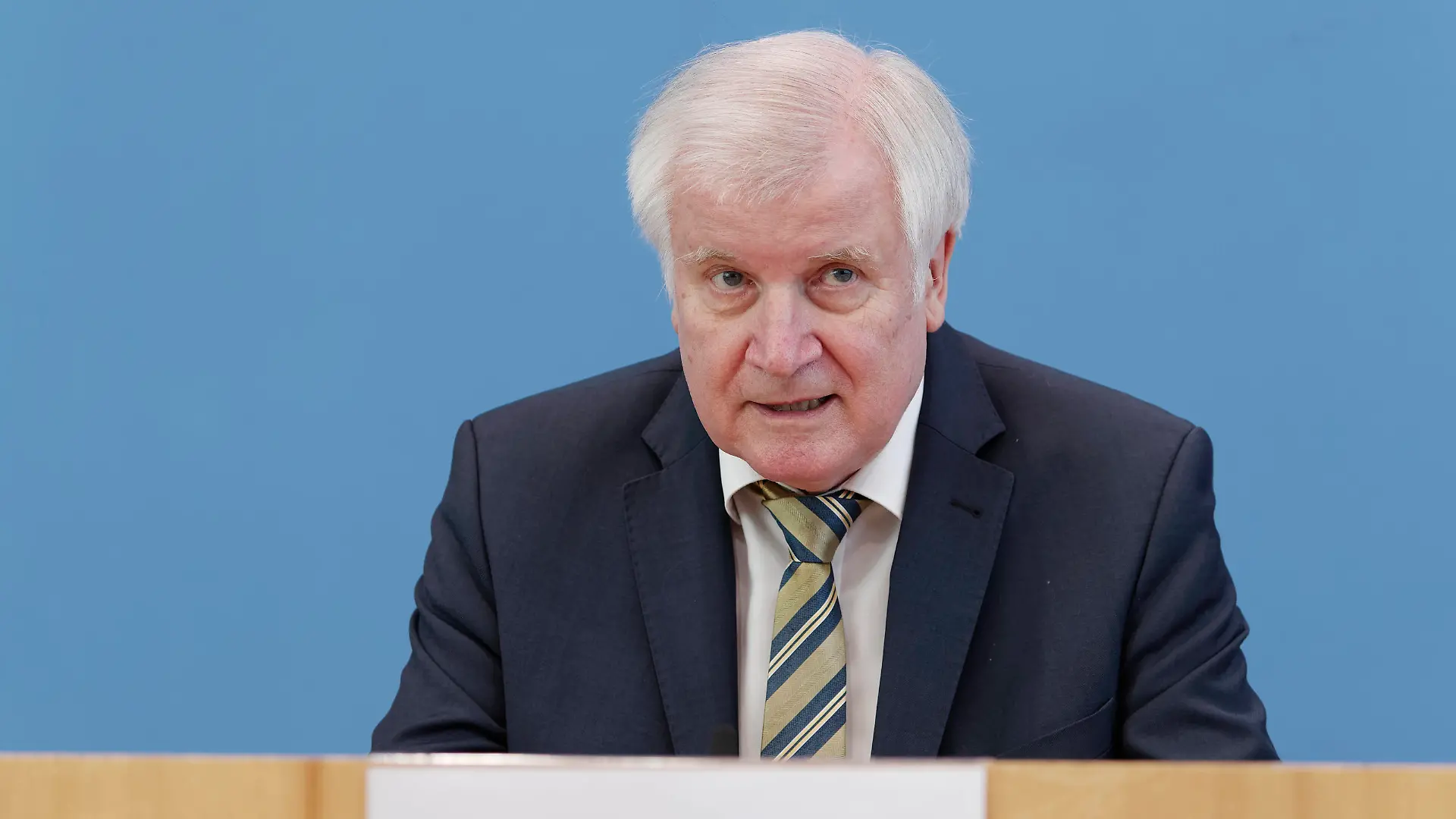 Romani Rose Horst Seehofer 2021-07-13 - Deutschland, Berlin - Horst Seehofer CSU, Bundesminister des Inneren, für Bau und Heimat, und Romani Rose, Vorsitzender des Zentralrates Deutscher Sinti und Roma l., stellen in der Bundespressekonferenz den Bericht der unabhängigen Kommission Antiziganismus vor. *** Romani Rose Horst Seehofer 2021 07 13 Germany, Berlin Horst Seehofer CSU , Federal Minister of the Interior, for Construction and Home Affairs, and Romani Rose, Chairman of the Central Council of German Sinti and Roma l , present the report of the independent Commission on Antiziganism at the Federal Press Conference