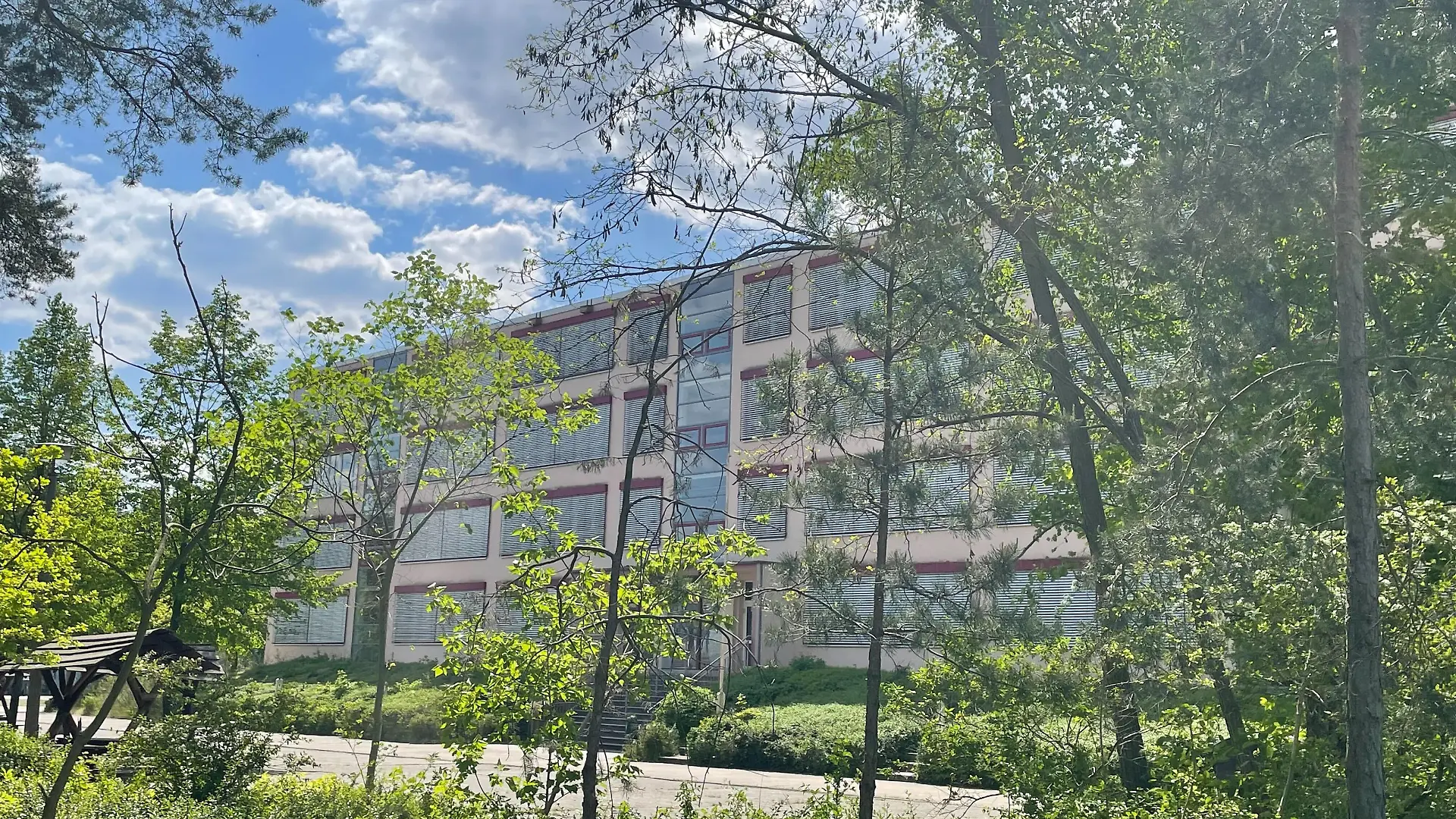An der Oberschule in Brück sind Lehrer und Schüler am Freitag in tiefer Trauer