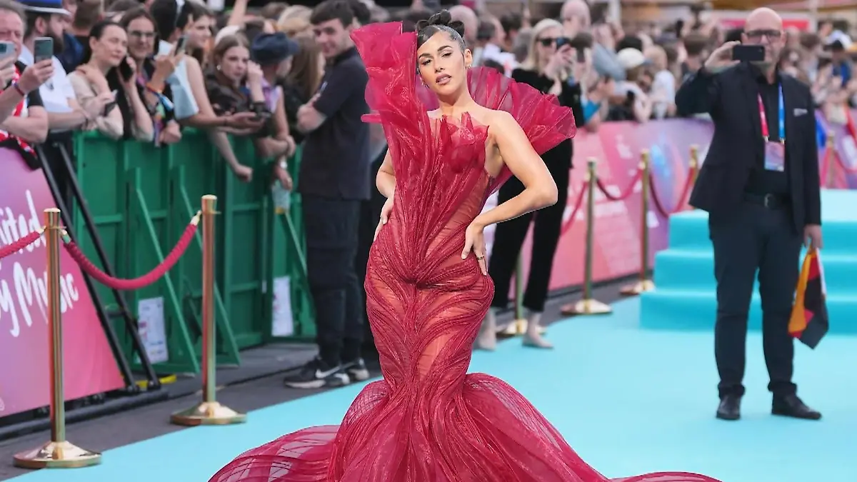 Im sexy Flammenkleid! Sarah Engels heizt Fans mit diesem ESC-Look ein Wow-Auftritt in Wien