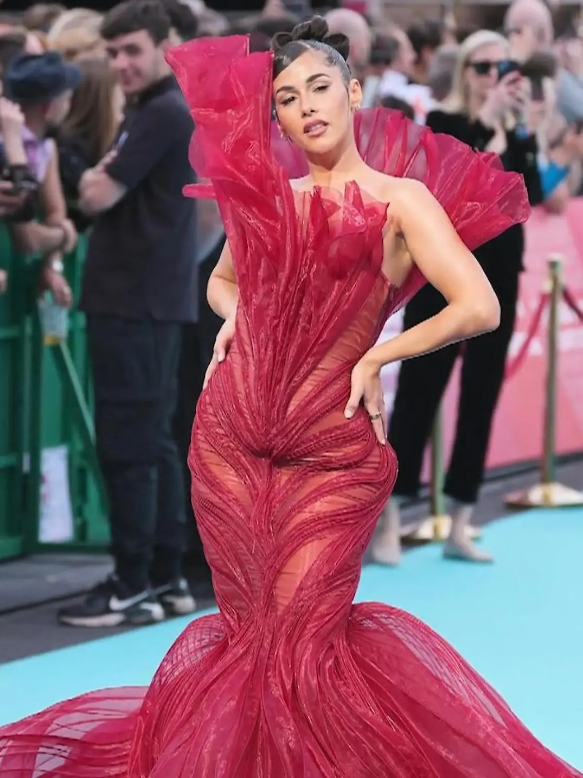 Bild zu: "Im sexy Flammenkleid! Sarah Engels heizt Fans mit diesem ESC-Look ein"
