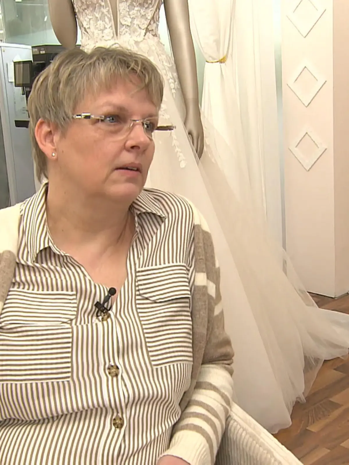 Bild zu: "Esther braucht schnell ihr Traumkleid"