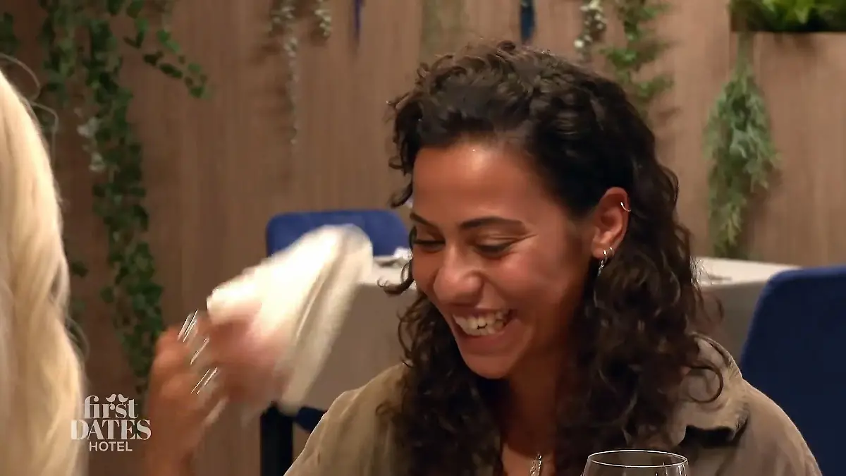 Gena bringt Melis ins Schwitzen Nervöses Kribbeln