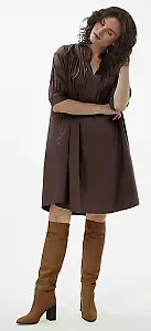 Kleid mit überschnittener Schulter