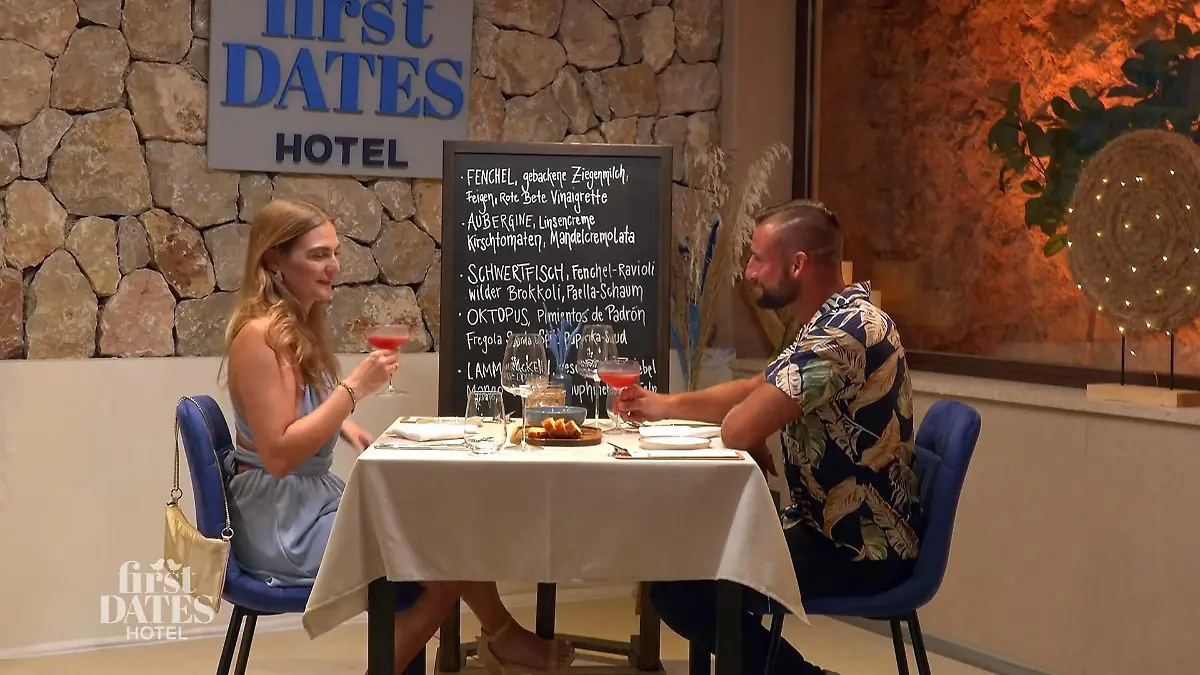 Sarah muss kurz sortieren Viel Stoff fürs Date