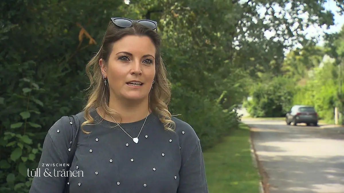 Sandra sucht ihr kirchliches Traumkleid Klare Werte