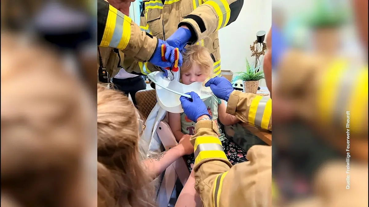 Mission Klobrille! Feuerwehr befreit Dreijährige aus misslicher Lage Gefangen im Toilettensitz