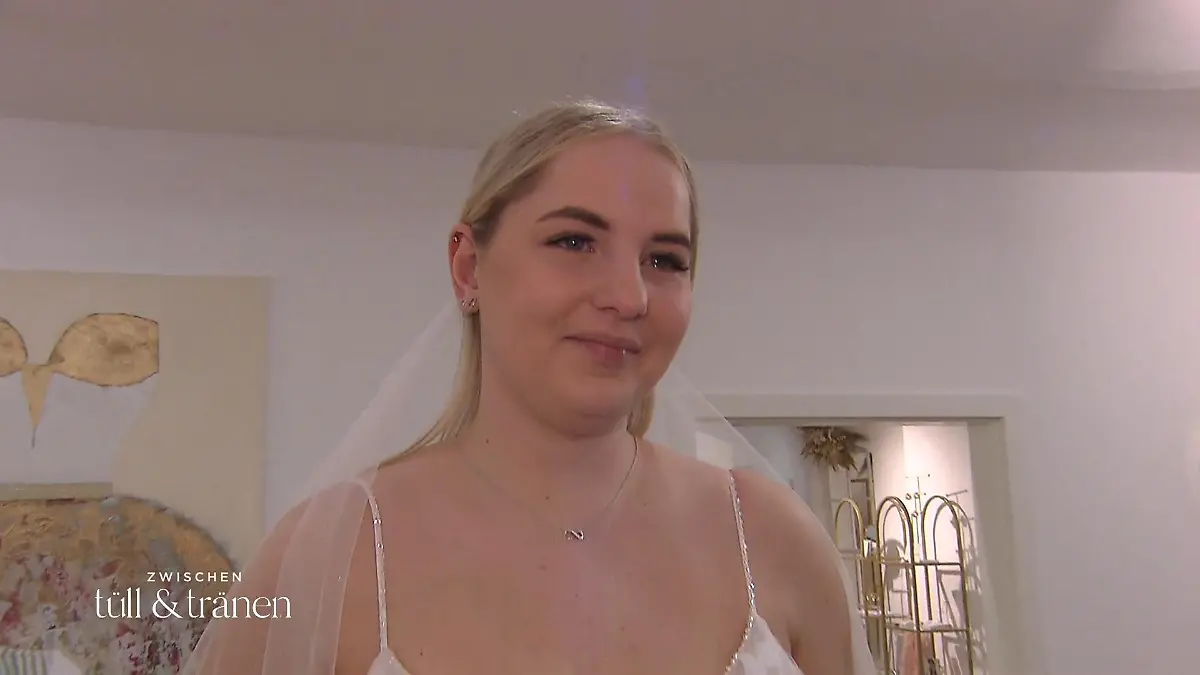 Braut Julia will ihrer Mama gefallen Doppelte Meinung zählt