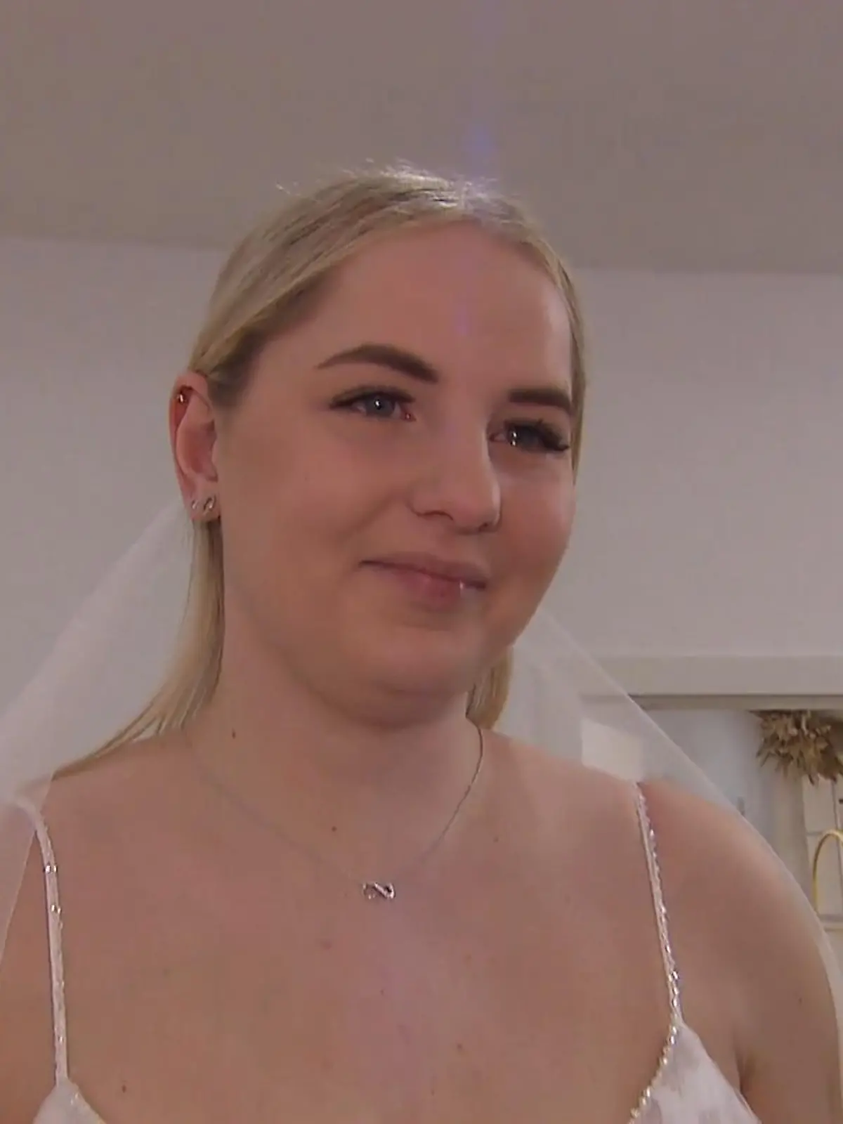Bild zu: "Braut Julia will ihrer Mama gefallen"