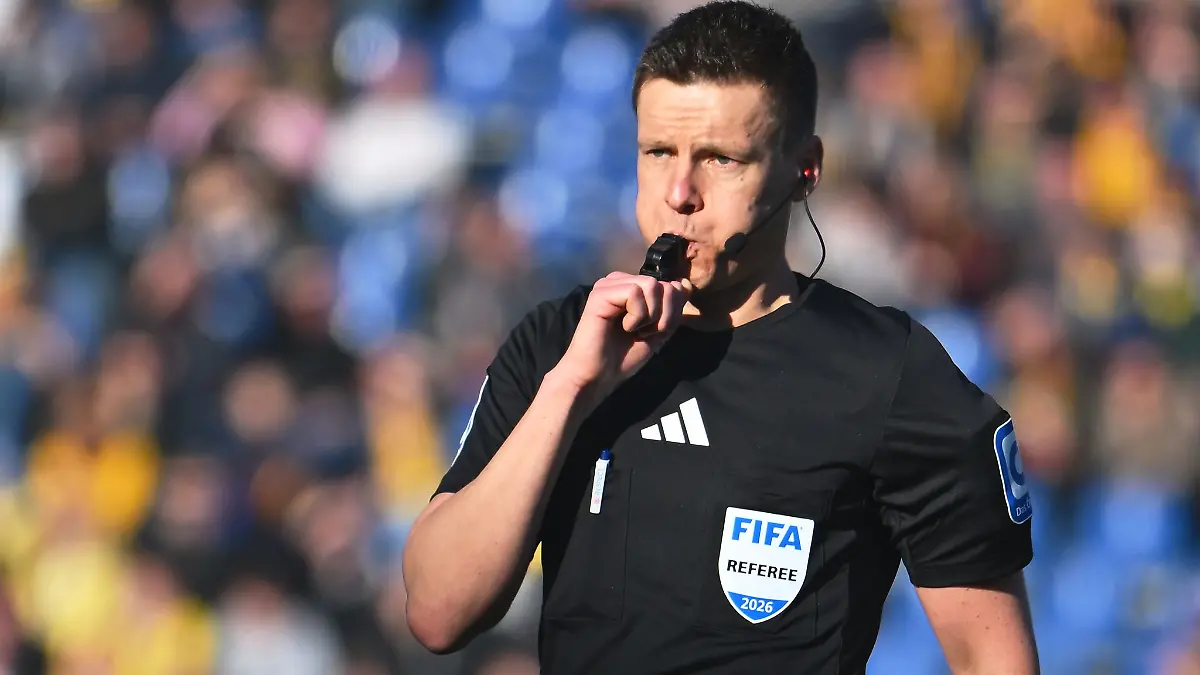 Daniel Siebert pfeift das Champions-League-Finale. (Archivbild)