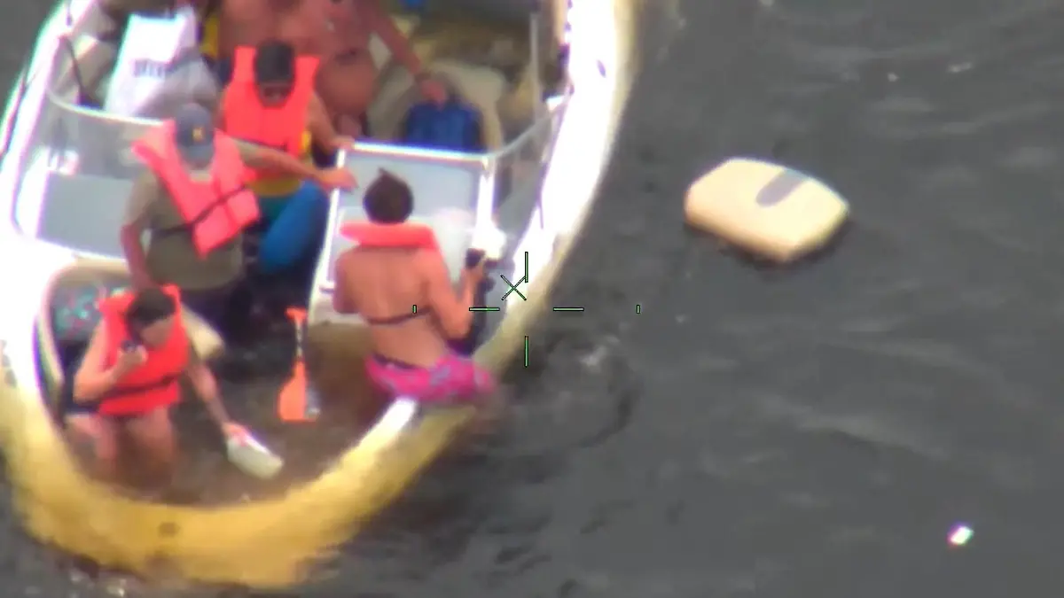 Familie ignoriert Tornado-Warnung – plötzlich sinkt ihr Boot! Ausflug wird zum Drama