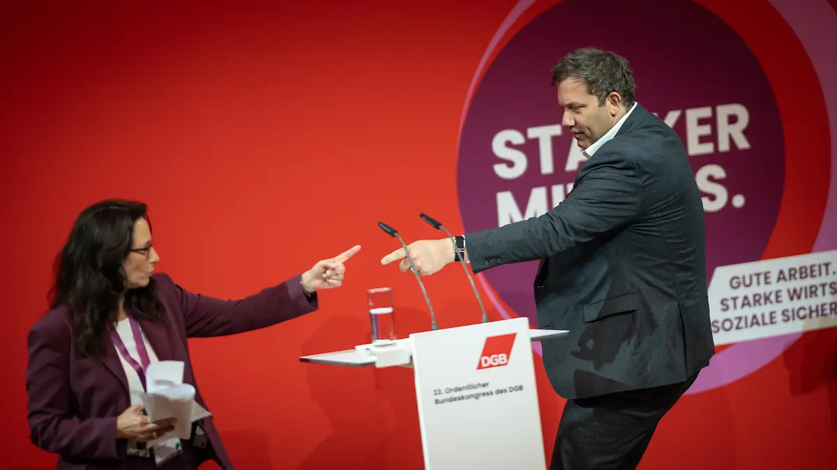 DGB-Vorsitzende Yasmin Fahimi mit Bundesfinanzminister Lars Klingbeil