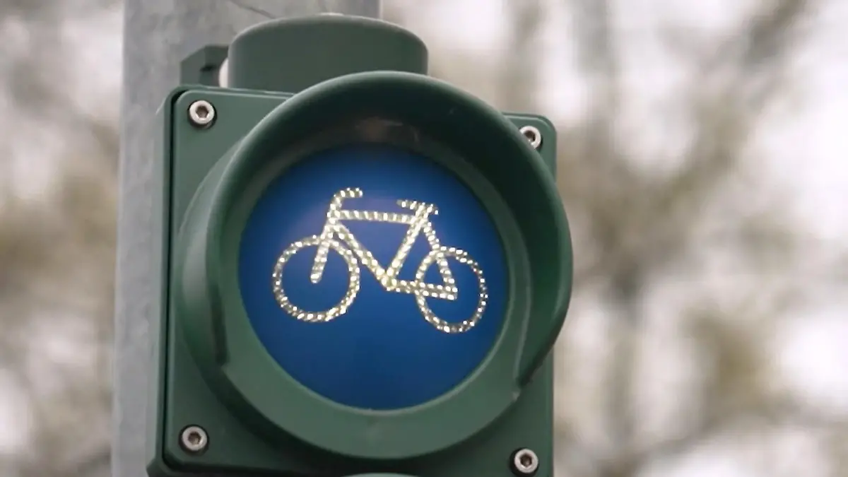 Dürfen Radfahrer betrunken fahren, auf der Straße oder nebeneinander? Fahrradmythen im Check