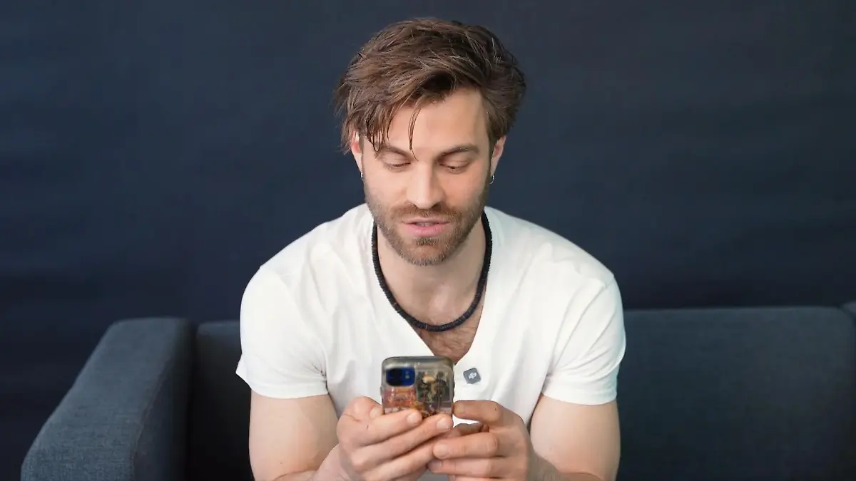 Wer hat die höchste Bildschirmzeit? GZSZ-Stars öffnen ihr Handy