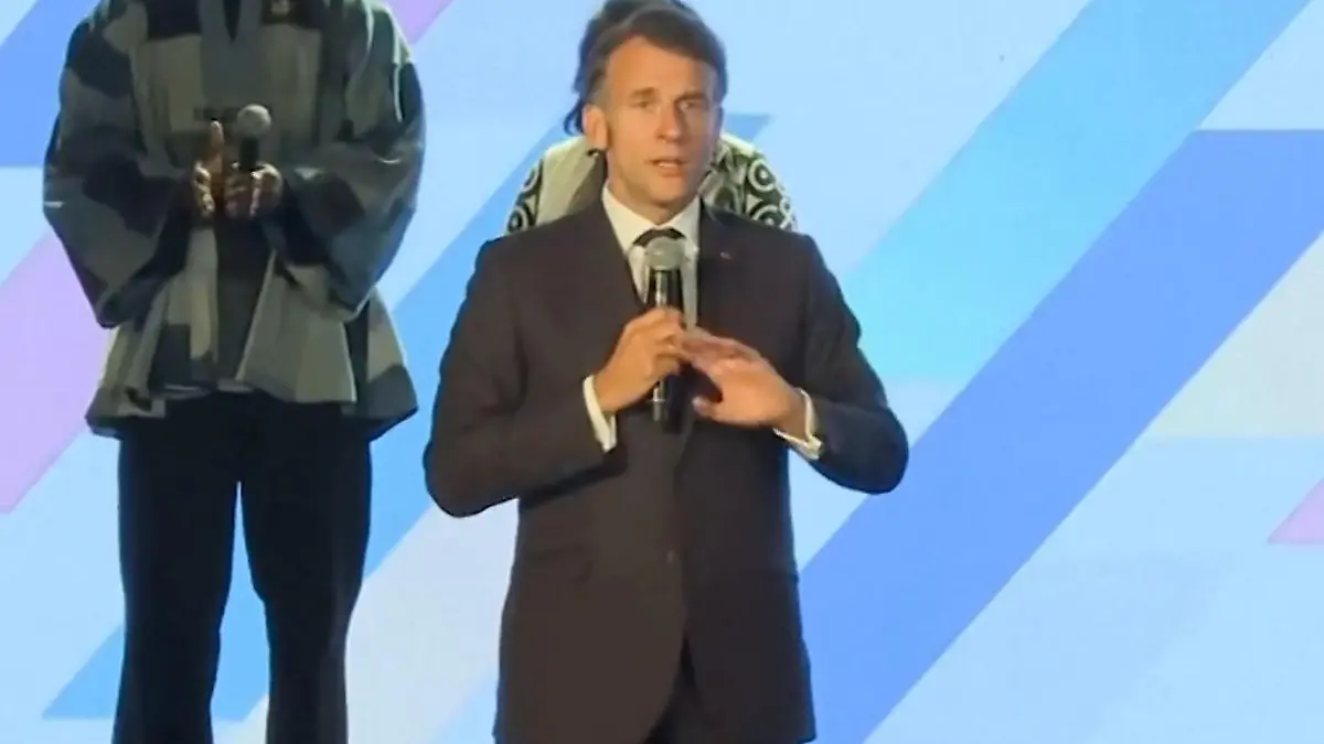 Emmanuel Macron platzt der Kragen – und stürmt auf die Bühne! Frankreichs Präsident stinksauer