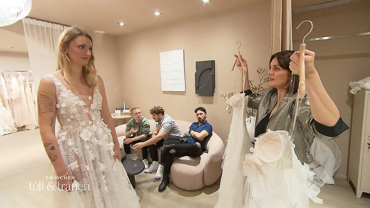 Jennifer ist endlich im Brautfieber Kleid drei im Check