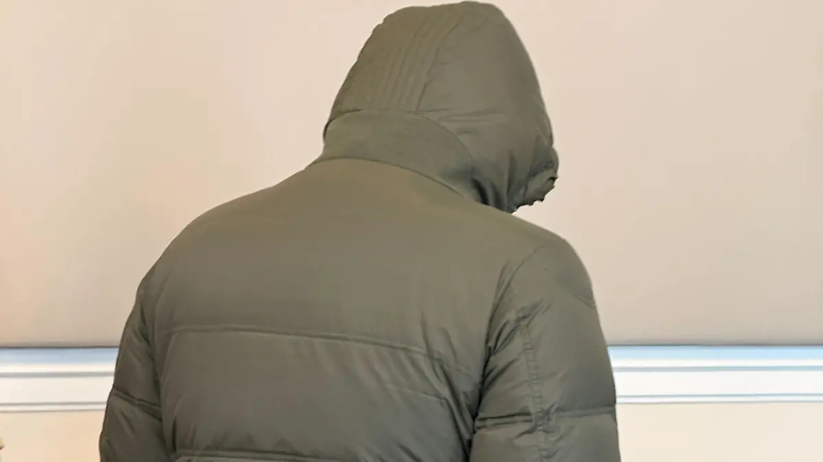 Der Arzt soll zwischen 2018 und 2022 Patientinnen heimlich gefilmt und missbraucht haben.