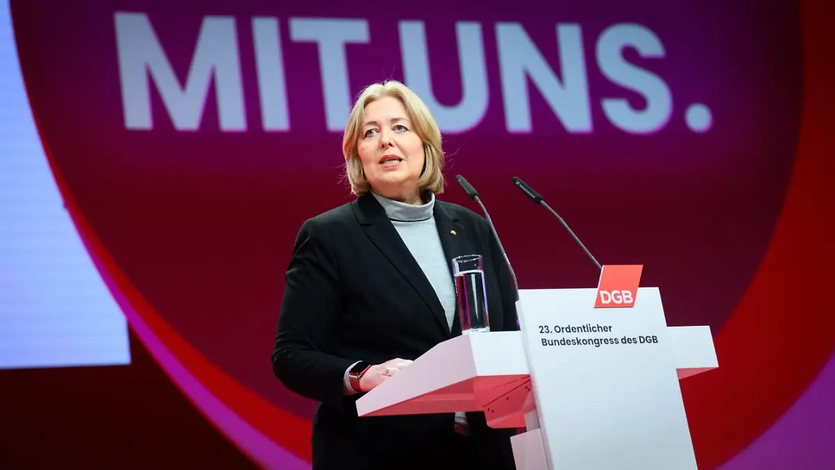 Bärbel Bas (SPD), Bundesministerin für Arbeit und Soziales, spricht beim 23. Ordentlichen Bundeskongress des Deutschen Gewerkschaftsbundes (DGB) im Estrel Congress Center. Der viertägige DGB-Bundeskongress steht in diesem Jahr unter dem Motto „Stärker mit uns“. +++ dpa-Bildfunk +++