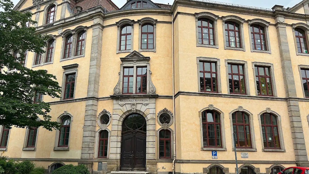 Das Mädchen geht auf die Grundschule Auf dem Loh in Hannover.