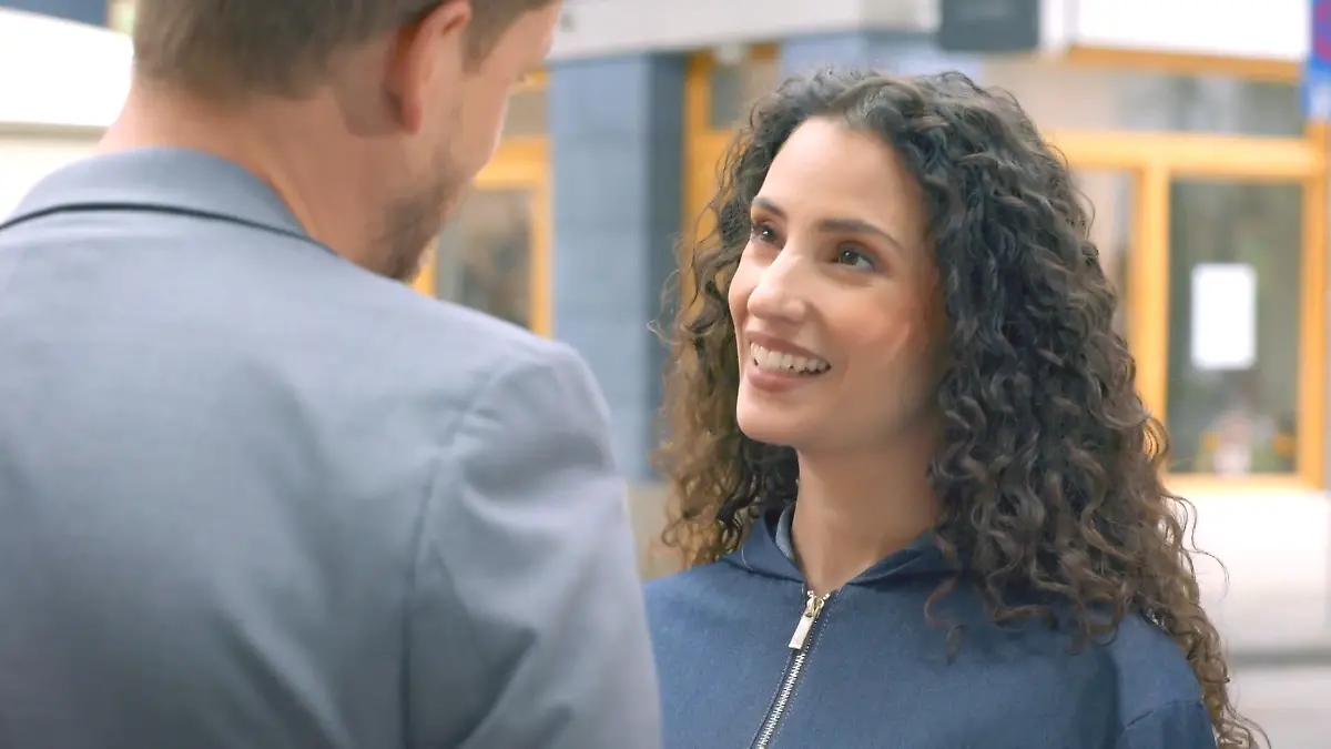 Unter uns: Naomi bandelt ahnungslos mit Alexander an