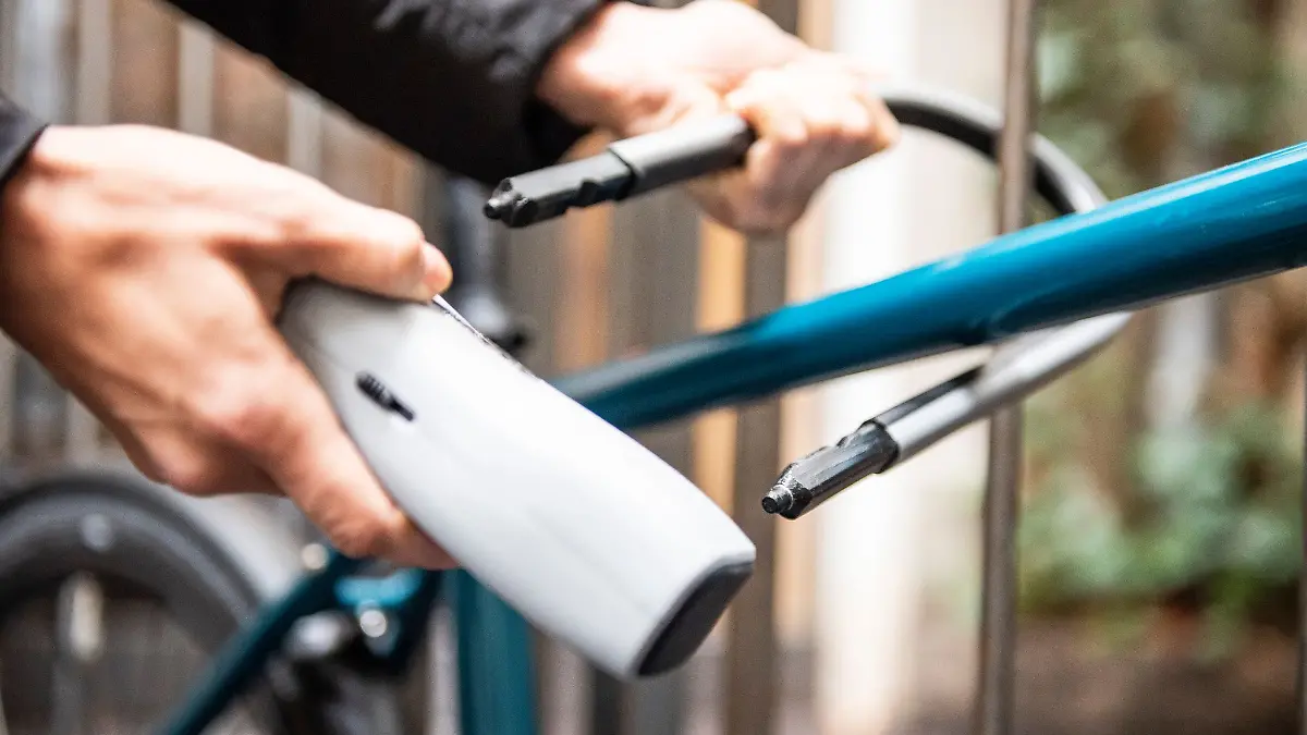 Anschluss gesucht - und gefunden: Wer sein Fahrrad an festen Objekten anschließt, macht es Dieben deutlich schwerer.
