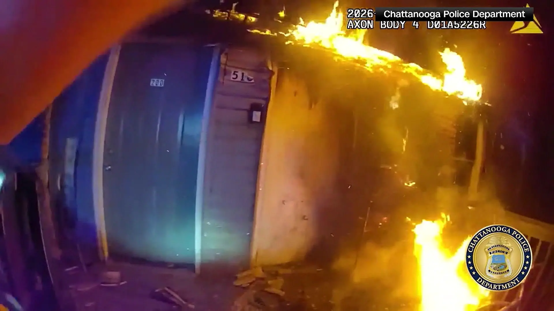 Bild von Heldenhafter Polizist holt Familie aus Flammen